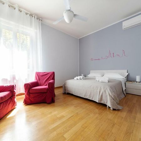 בולוניה Sant'Orsola Colorful Huge Apartment מראה חיצוני תמונה