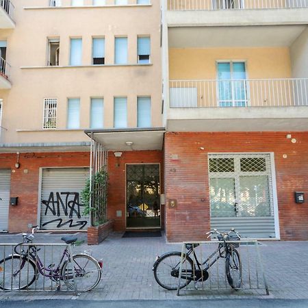 בולוניה Sant'Orsola Colorful Huge Apartment מראה חיצוני תמונה